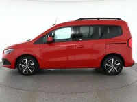 Gebraucht Mercedes T180 Progressive 116 PS (85 kW) 2023 Rot Van / Kleinbus