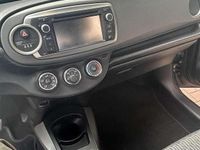 Gebraucht Toyota Yaris Edition 69 PS (50 kW) 2014 Grau Kleinwagen