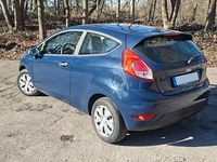 Gebraucht Ford Fiesta Ambiente 60 PS (44 kW) 2015 Blau Kleinwagen
