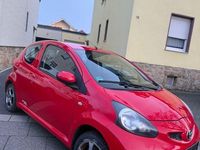 Gebraucht Toyota Aygo 68 PS (50 kW) 2006 Rot Kleinwagen