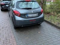 Gebraucht Peugeot 208 Active 82 PS (60 kW) 2017 Grau Kleinwagen