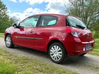 Gebraucht Renault Clio III Expression 75 PS (55 kW) 2011 Rot Kleinwagen
