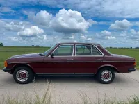 Gebraucht Mercedes E230 136 PS (100 kW) 1982 Rot Limousine