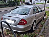 Gebraucht Mercedes E220 Classic 150 PS (110 kW) 2003 Silber Limousine