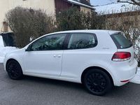 Gebraucht VW Golf VI 105 PS (77 kW) 2011 Weiß Kleinwagen