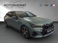 Gebraucht BMW i5 Performance 250 kW (340 PS) 2025 Cape york gruen Kombi