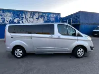 Gebraucht Ford Tourneo 170 PS (125 kW) 2017 Silber Van / Kleinbus