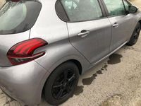 Gebraucht Peugeot 208 Active 83 PS (61 kW) 2019 Grau Kleinwagen