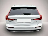 Gebraucht Volvo V60 CC Plus 197 PS (144 kW) 2024 Manufacturer Kombi