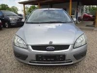 Używany Ford Focus Ghia 116 KM (85 kW) 2005 Szary Sedan/Limuzyna