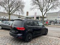 Gebraucht VW Touran 116 PS (85 kW) 2019 Schwarz Van / Kleinbus