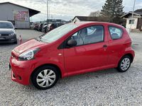 Gebraucht Toyota Aygo Basis 68 PS (50 kW) 2013 Rot Kleinwagen