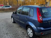 Gebraucht Ford Fiesta 60 PS (44 kW) 2006 Blau Kleinwagen