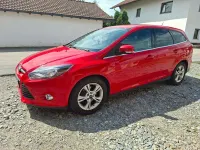Gebraucht Ford Focus Titanium 125 PS (91 kW) 2012 Rot Limousine