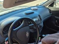 Gebraucht Hyundai i30 105 PS (77 kW) 2010 Weiß Limousine