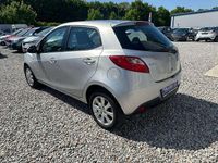 Używany Mazda 2 Independence 90 KM (66 kW) 2010 Srebrny Hatchback