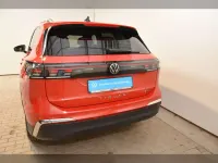 Gebraucht VW Tiguan Elegance 193 PS (141 kW) 2024 Persimmon red metallic SUV