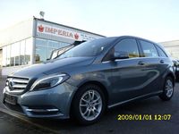 Gebraucht Mercedes B200 156 PS (114 kW) 2015 Blau Van / Kleinbus