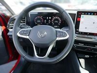 Gebraucht VW Passat 150 PS (110 kW) 2024 Rot Kombi