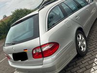 Gebraucht Mercedes E320 204 PS (150 kW) 2005 Grau Kombi