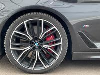 Gebraucht BMW M550 Efficient Dynamics 530 PS (389 kW) 2023 Sophistograu brillanteffekt Limousine