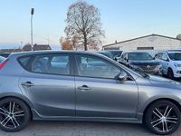 Gebraucht Hyundai i30 Classic 90 PS (66 kW) 2011 Grau Limousine