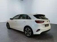 Gebraucht Kia Ceed Spirit 140 PS (102 kW) 2021 (hw2) deluxeweiss met. Kleinwagen