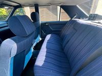 Gebraucht Mercedes E230 136 PS (100 kW) 1989 Blau Limousine