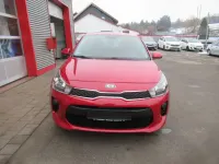 Gebraucht Kia Rio 84 PS (61 kW) 2018 Rot Limousine
