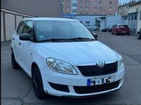 Gebraucht Skoda Fabia Ambition 60 PS (44 kW) 2015 Weiß Limousine
