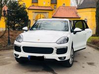 gebraucht Porsche Cayenne in weiß - Vollleder/ Navi/ 8-fach bereift