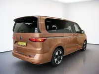 Gebraucht VW Multivan Style 150 PS (110 kW) 2024 Braun Van / Kleinbus