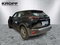 Gebraucht Peugeot 2008 Active 101 PS (74 kW) 2022 Lackierung schwarz perla nera/ SUV