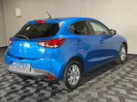 Używany Mazda 2 Exclusive-Line 105 KM (77 kW) 2015 Niebieski Sedan/Limuzyna