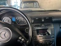 Gebraucht Mercedes C180 143 PS (105 kW) 2003 Schwarz Kleinwagen