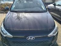 Gebraucht Hyundai i20 Classic 75 PS (55 kW) 2015 Schwarz Limousine