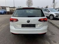 Gebraucht VW Passat 150 PS (110 kW) 2022 Weiß Kombi
