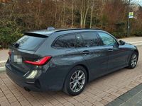 Gebraucht BMW 320 Advantage 190 PS (139 kW) 2020 Grau Kombi
