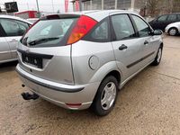 Gebraucht Ford Focus Trend 101 PS (74 kW) 2002 Grau Limousine