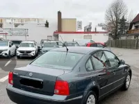 Gebraucht VW Passat 101 PS (74 kW) 2001 Blau Limousine