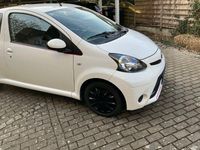 Gebraucht Toyota Aygo 69 PS (50 kW) 2014 Weiß Kleinwagen