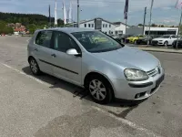 Second-hand VW Golf IV 102 CP (75 kW) 2004 Argintiu Berlinǎ