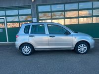 Gebraucht Mazda 2 Comfort 75 PS (55 kW) 2003 Silber Kleinwagen