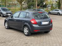 Gebraucht Kia Ceed 90 PS (66 kW) 2009 Grau Kleinwagen