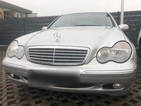 Second-hand Mercedes E200 129 CP (94 kW) 2002 Argintiu Berlinǎ