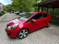 Gebraucht Kia Rio 109 PS (80 kW) 2012 Rot Limousine