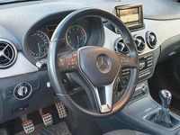 Gebraucht Mercedes B180 122 PS (89 kW) 2014 Blau Van / Kleinbus