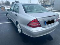 Gebraucht Mercedes 220 2004 Silber Limousine