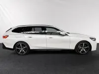 Gebraucht BMW 540 M Sport 303 PS (222 kW) 2025 Mineralweiss Kombi