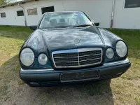 Gebraucht Mercedes E200 136 PS (100 kW) 1999 Schwarz Limousine